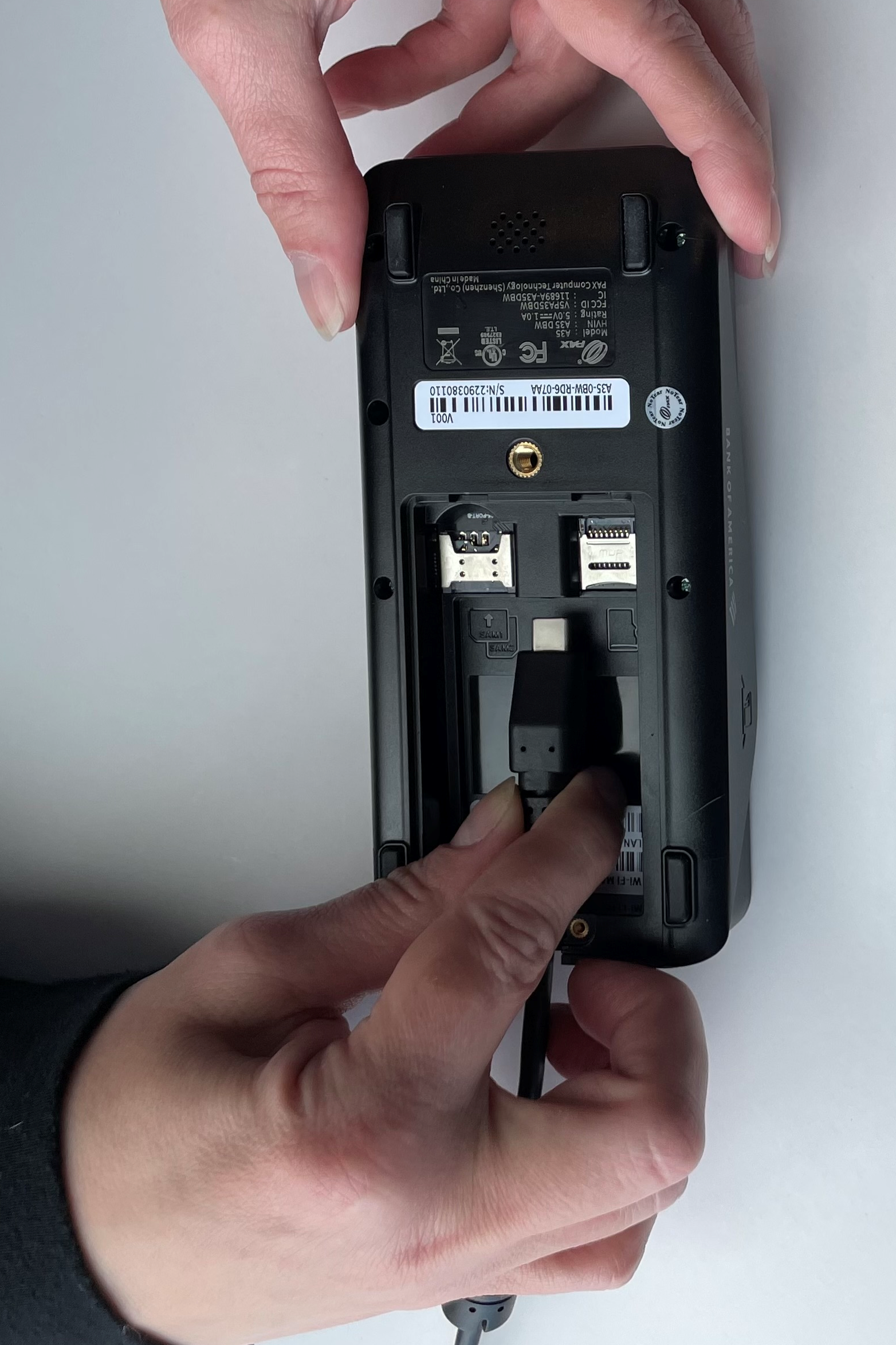 insert USB in middle port